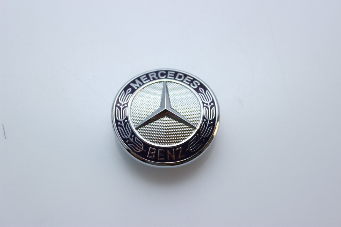 Genuine OEM MERCEDES W221 W211 W212 E550 S550 E63 GRILLE BADGE 