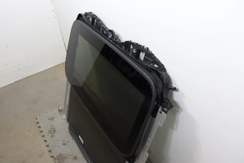 2024 GMC SIERRA 1500 车顶玻璃框架/轨道 — 第 3/4 张图片