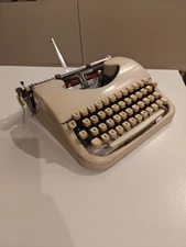 VOSS WUPPERTAL MODEL PRIVAT TYPEWRITER. GERMANY 1961. PICA FONT