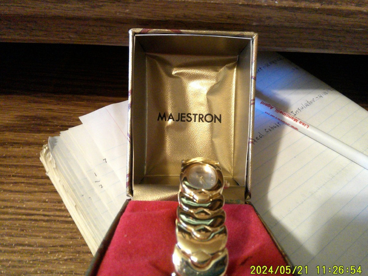 VTG MAJESTRON GOLD TONE LADIES DRESS WATCH-#91682-QUARTZ-NEW  display picture 3
