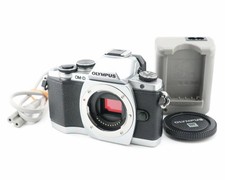 Olympus OM-D E-M10 Body Silver with Charger, Shot Count 5