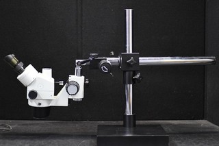 Binocular Stereo Zoom Microscope with Boomstand