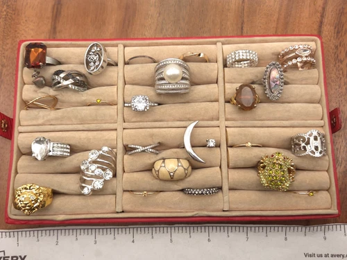 Vintage-Now Costume Fashion Jewelry Rings 25 Piece Mix Tone Crafters Ring Lot 15