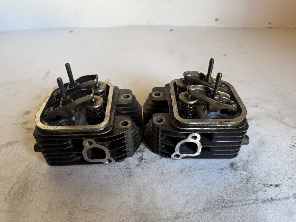 Culatas dobles Briggs And Stratton Vanguard V-Twin 12,5 HP 14 HP 16 HP con varillas de empuje Foto 3 de 4