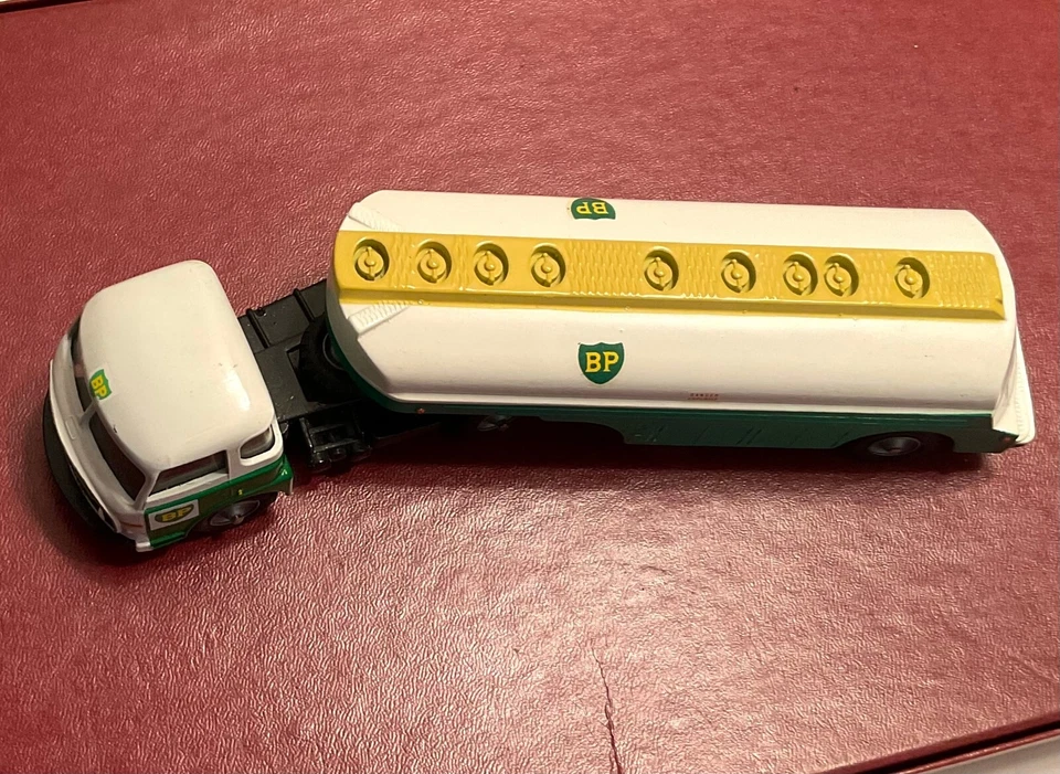 1964 CIJ France #4/71 SAVIEM BP British Petroleum Gasoline Tanker Citerne MINT - Image 4 of 4