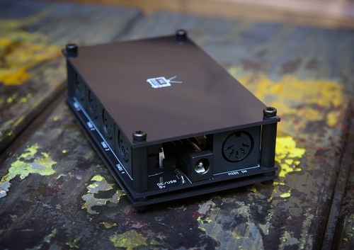 MINDBURNER MIDI 5 way MIDI Thru Splitter Box for synthesizers - Picture 6 of 9