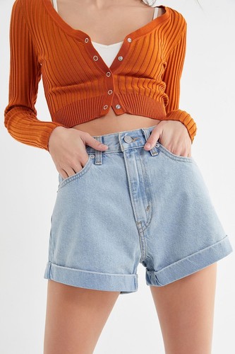 Levi’s MOM SHORTS Denim Ligero Talla 30 Tiro Alto Relajado Línea A Silueta - Imagen 2 de 4
