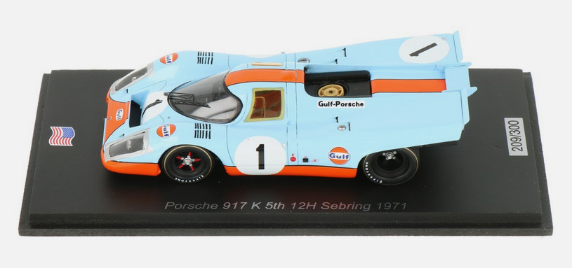 Voiture miniature Porsche 917K Spark Jo Siffert modèle réduit de sport 1971 en vitrine