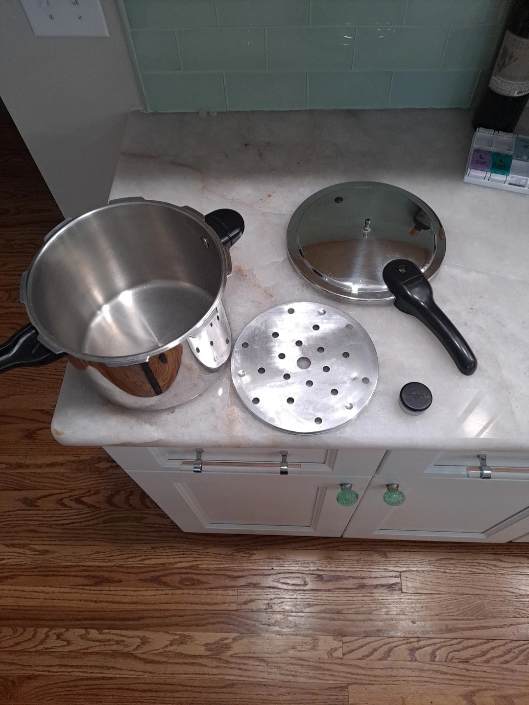 **PRESTO 409A 6-QUART PRESSURE COOKER w/TRIVET, JIGGLER No Wear Good Gaskets