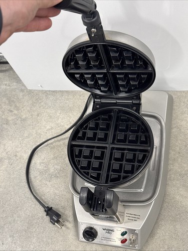 Waring Pro Belgian Waffle Maker Restaurant Style Rotating WMK300 Tested - Picture 3 of 9