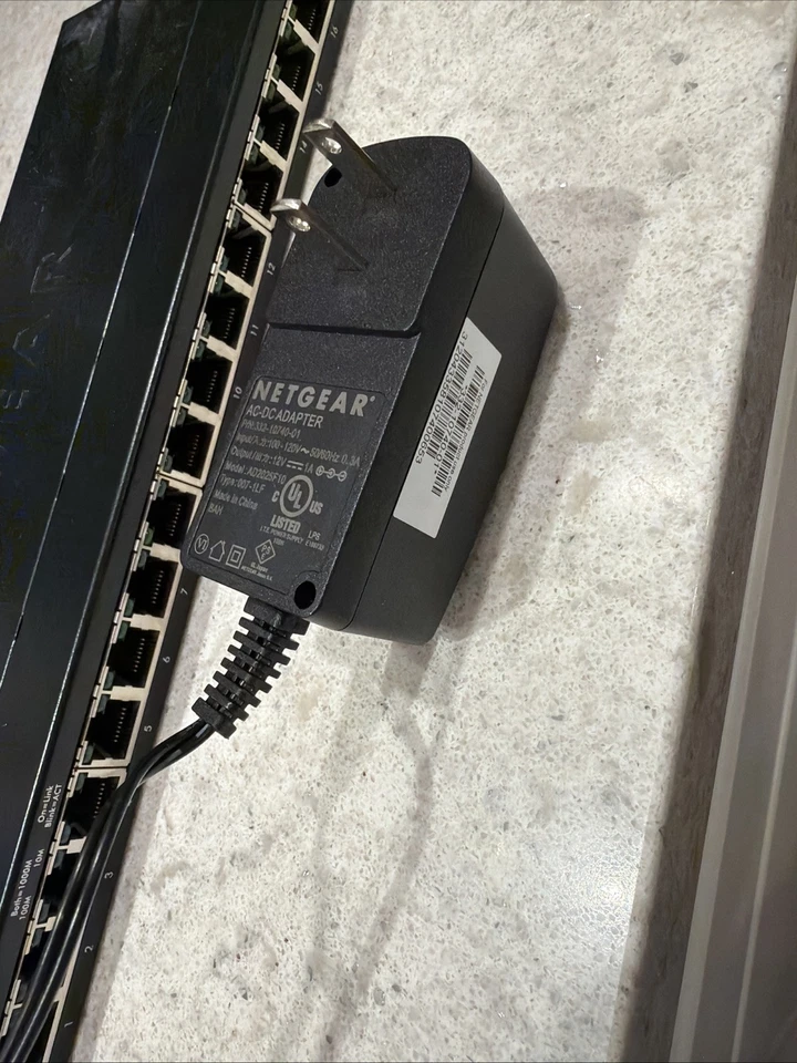 NETGEAR 16-Port 10/100/1000 Mbps Gigabit Unmanaged Switch - W/ Oem Power Supply - Image 4 of 4