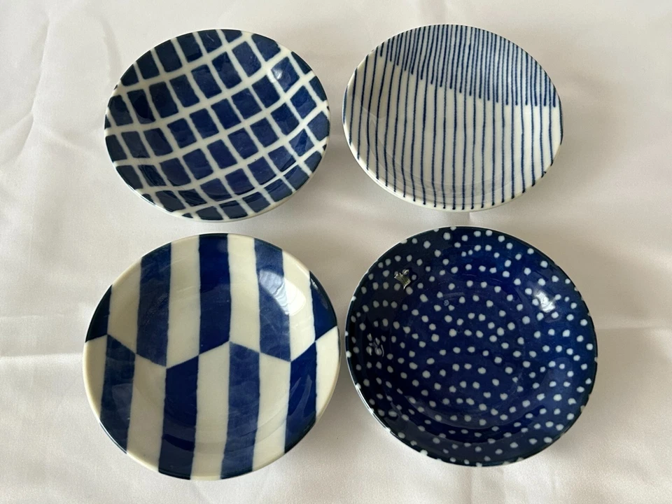 Set di 4 piccoli piatti giapponesi Mino Ware - motivi indaco blu - Made in Japan - Immagine 3 di 4