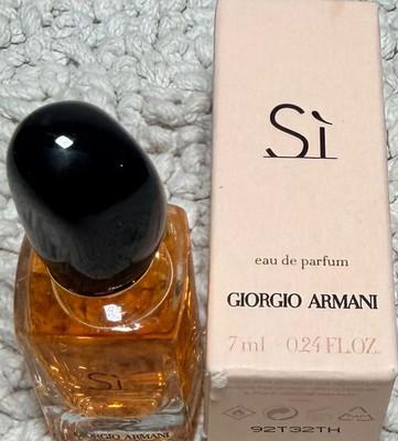 Giorgio Armani Sì Eau de Parfum Miniature Perfume 7 ml / 0.24 fl oz w/ Box