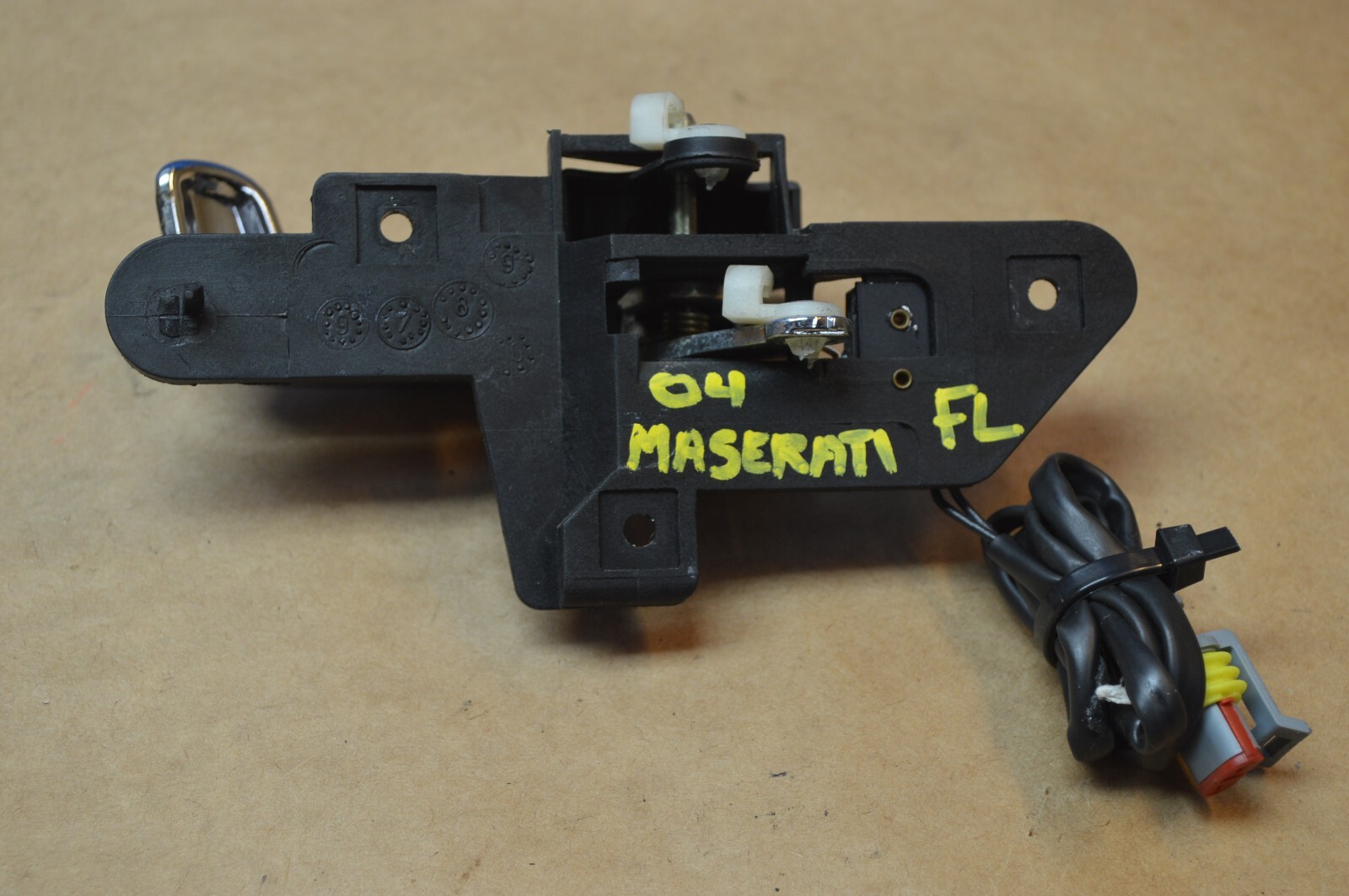2004 M138 MASERATI GT COUPE  FRONT LEFT DRIVER SIDE INTERIOR DOOR HANDLE