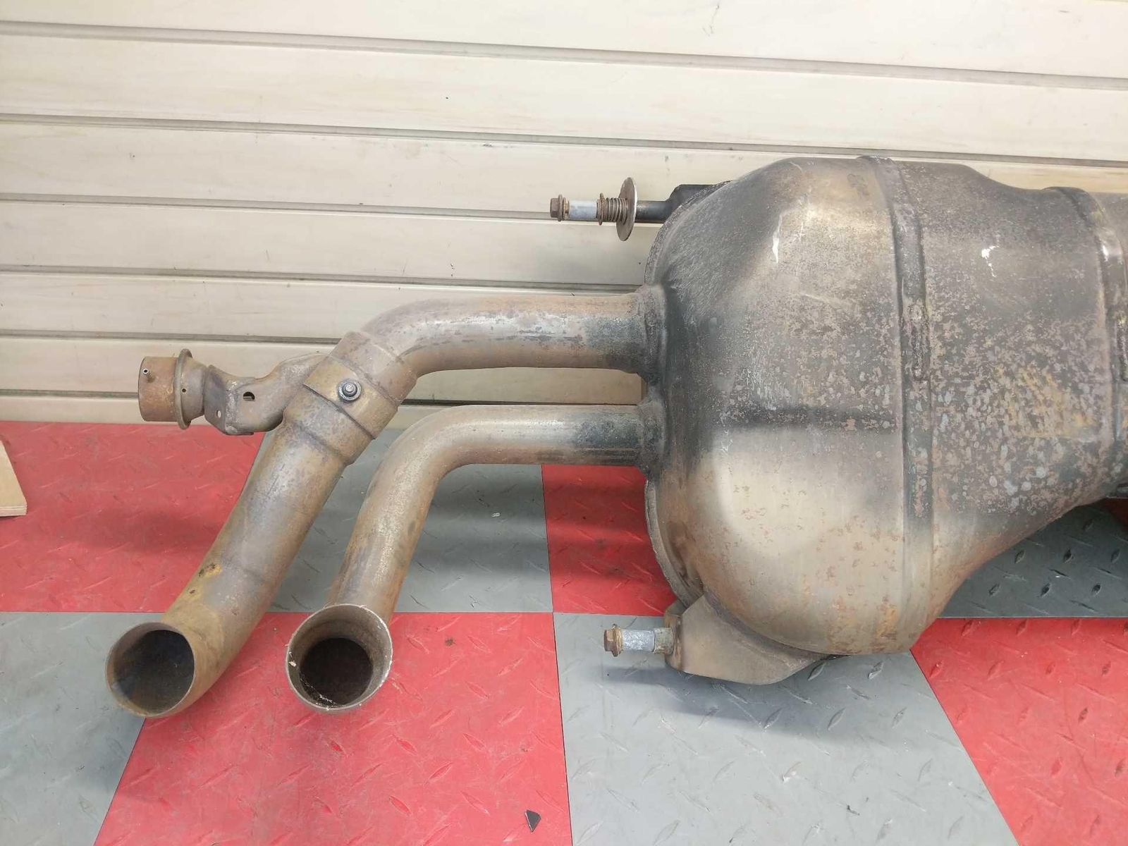 2015 Lamborghini Huracan LP 610-4 - OEM Exhaust Muffler Assembly 4T0251051A