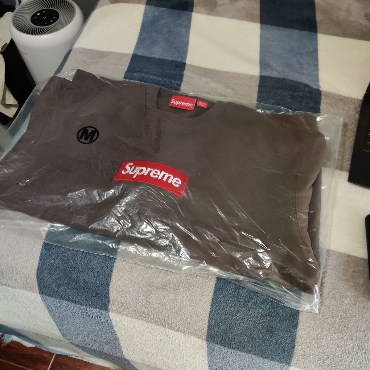 Supreme Brown Box Logo Crewneck - FW22 - 100% Authentic Supreme Brown Box Logo Crewneck - FW22 - 100% Authentic