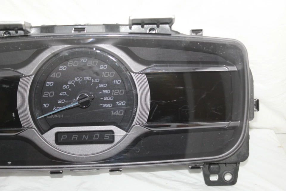 Cuadro de instrumentos velocímetro indicadores del panel de instrumentos Ford Taurus 2014 16.100 millas Foto 3 de 4