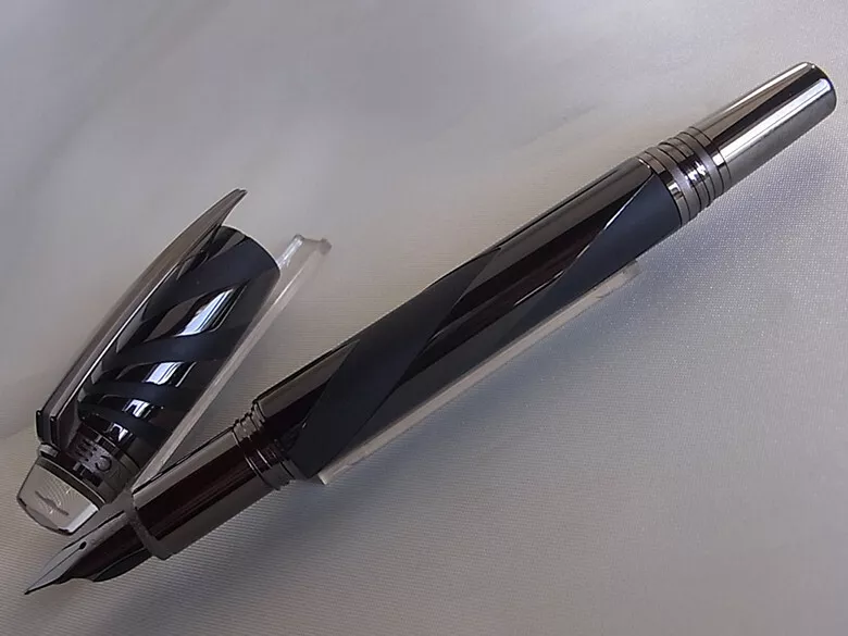 Montblanc Starwalker Ceramic Fountain Pen 14K f Nib