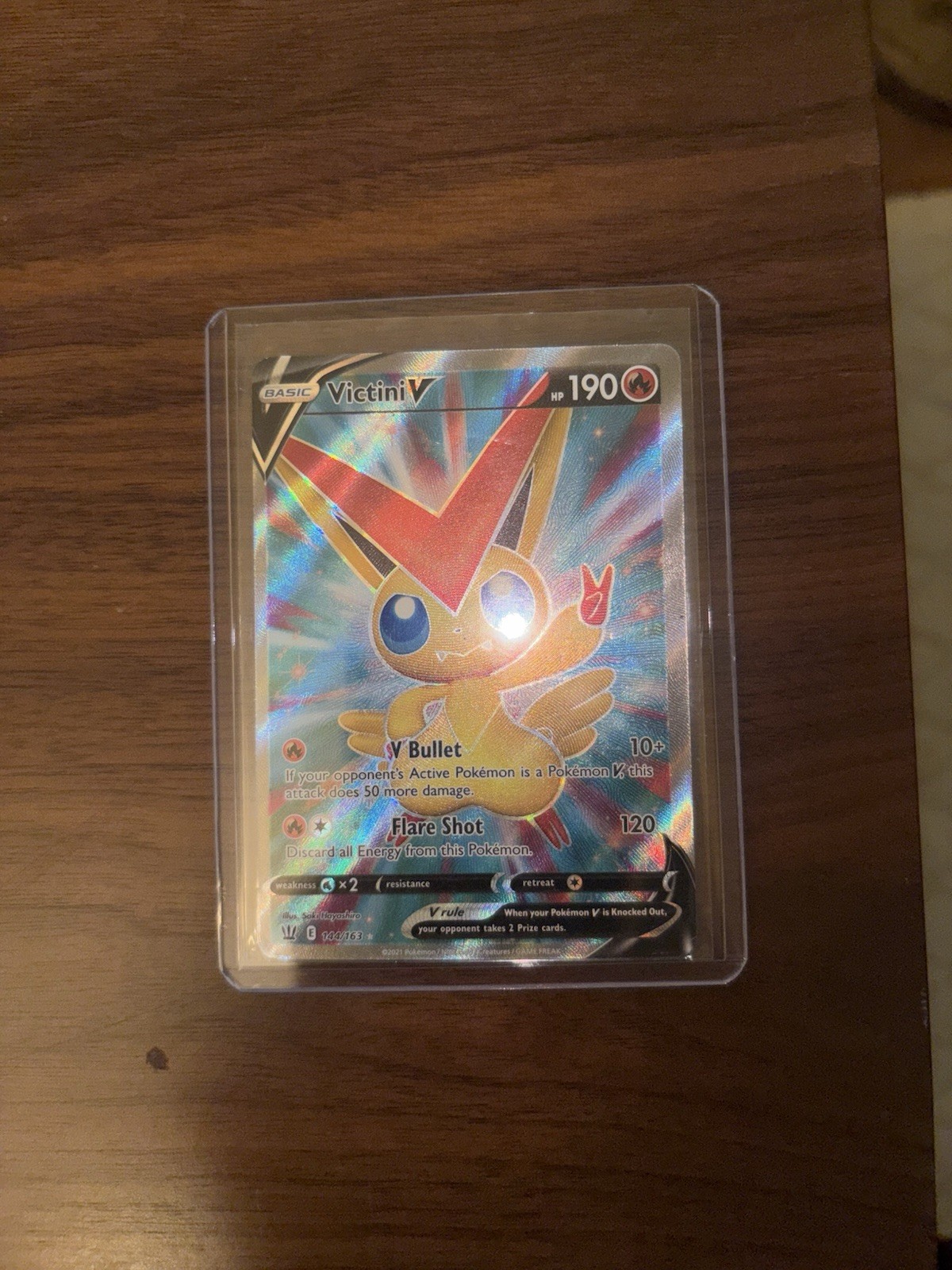 Victini V (Full Art) 144/163 Swsh05: Battle Styles Holo - NM