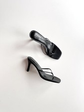 NWOB RAYE Kimme Black Leather Thong Stiletto Heel Sandals, Size 5.5