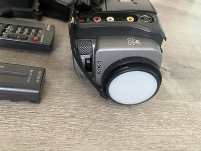 Sony CCD-TR3300 Hi8 Handycam Camcorder Bundle Tested & Working