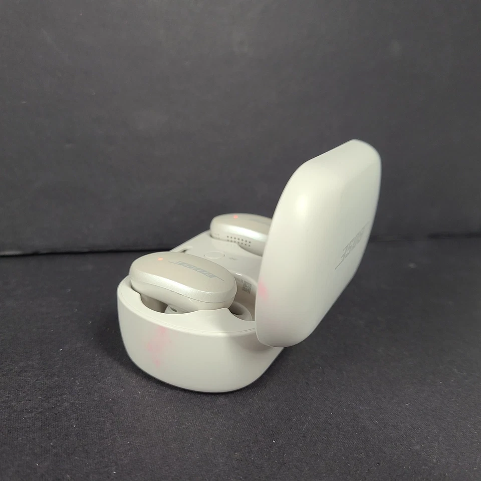 Auriculares inalámbricos verdaderos con cancelación de ruido Bose QuietComfort con estuche 429708 - blancos Foto 3 de 4