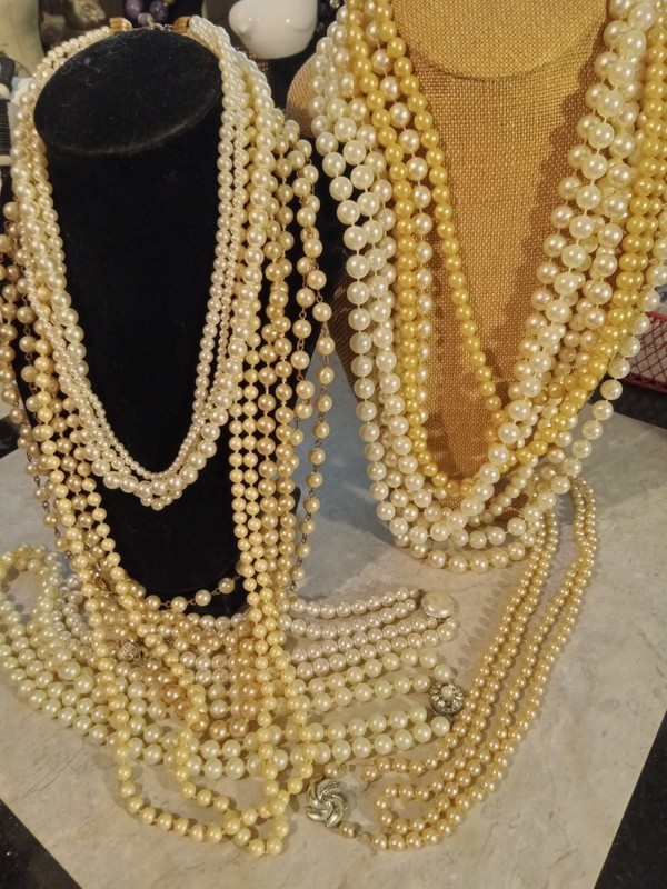 Lot Of 11 Vintage Faux Pearl Beaded Necklaces Various Lengths Closures 