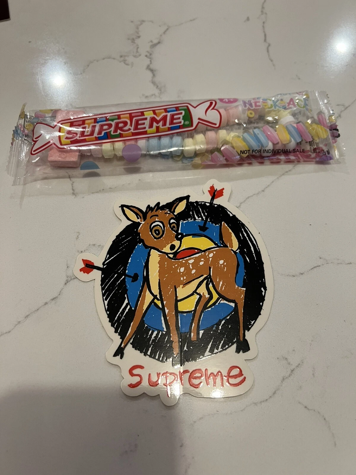 COLLIER AUTOCOLLANT ET BONBONS SUPREME