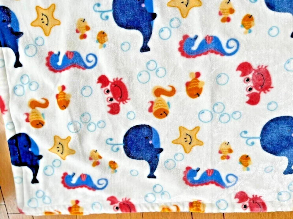 Manta bebé Little Miracles criaturas marinas cangrejo ballena caballo de mar Costco 30"X42" Foto 4 de 4