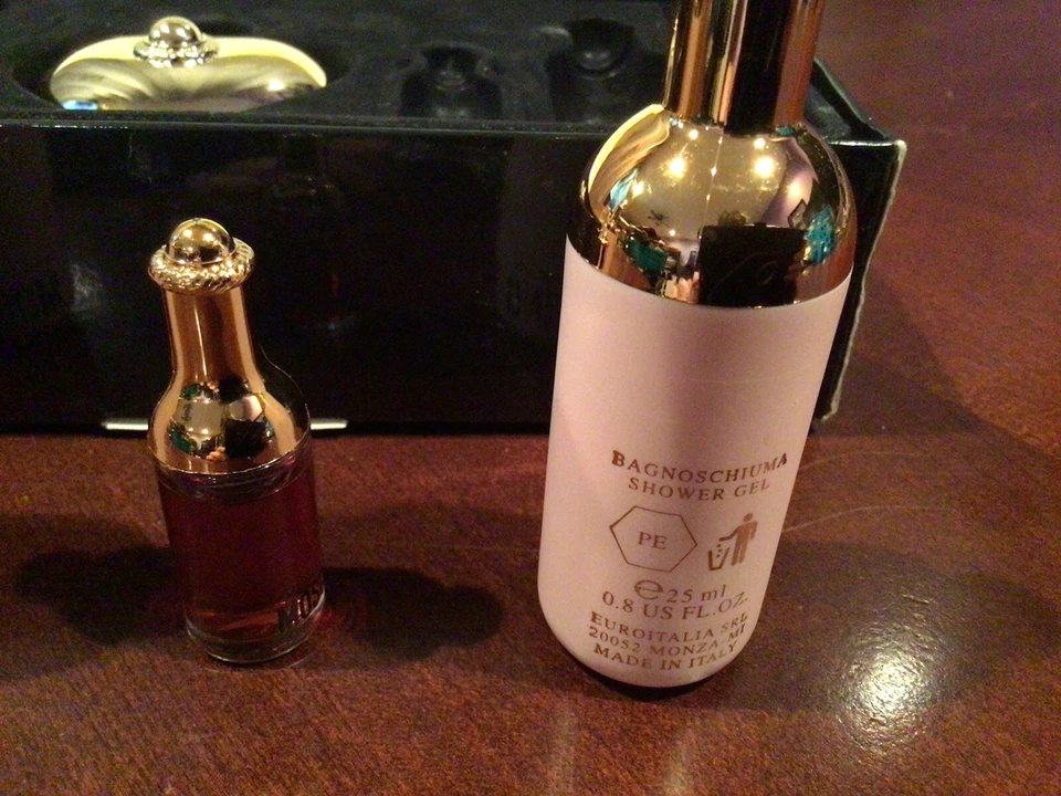 MOSCHINO PARFUM 套装 COFFRET MIGNON 香水 - 淋浴凝胶 - 身体乳 - 心脏香皂 — 第 4/4 张图片