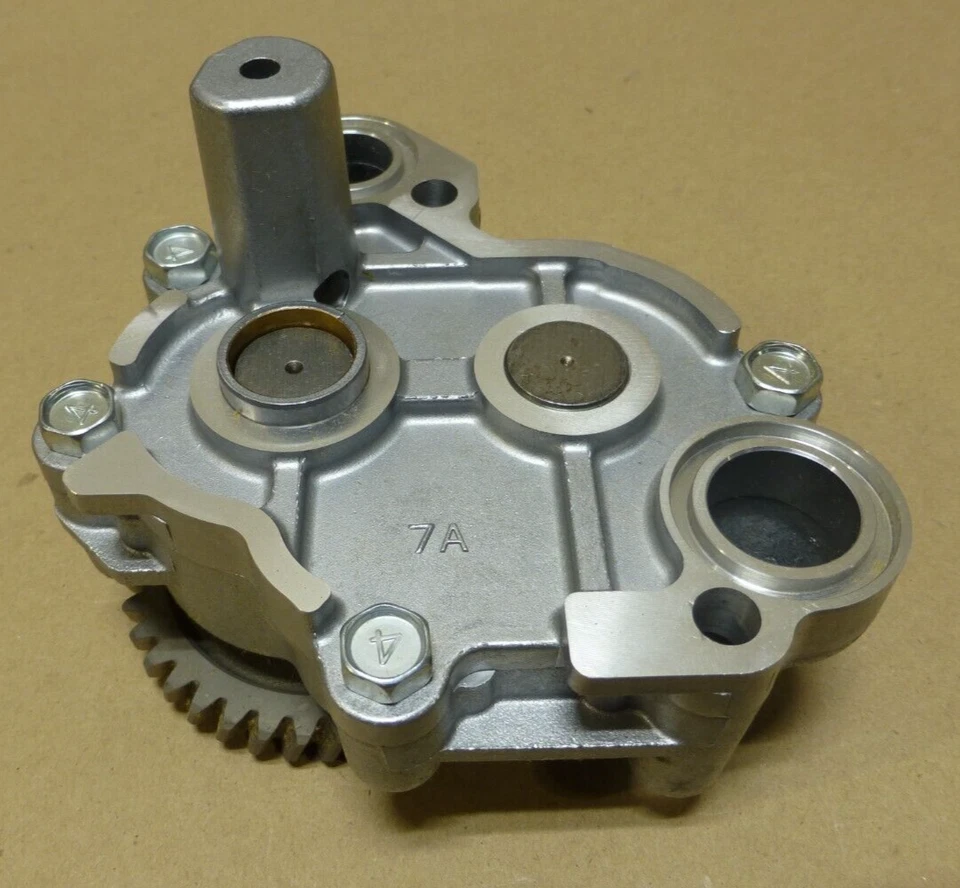 BOMBA DE ACEITE ORIGINAL MITSUBISHI ME017484 PARA 4D34 4D34T FUSO FE FG ROSA 3.9L Foto 2 de 3