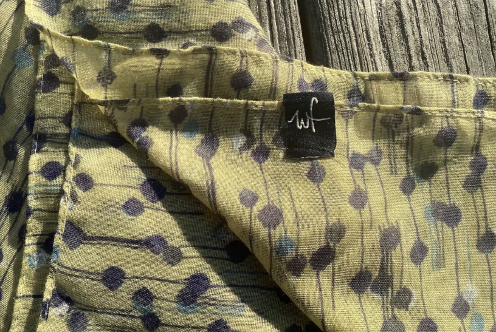 Weird Fish large rectangular scarf, green, EUC Gem