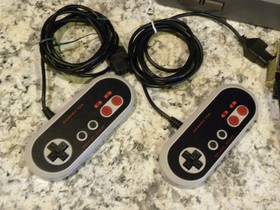 Paquete de consola Nintendo NES con 2 controladores Mario 3 Captain Skyhawk Game Genie