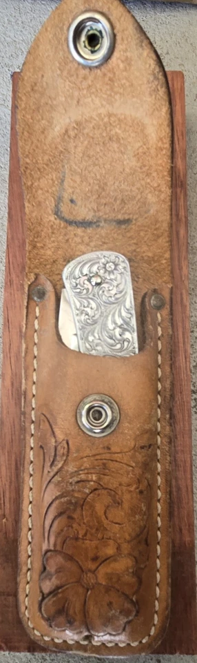 Cuchillo Plegable Clásico Buck 111 con Funda de Cuero Hecho en EE. UU. Foto 4 de 4