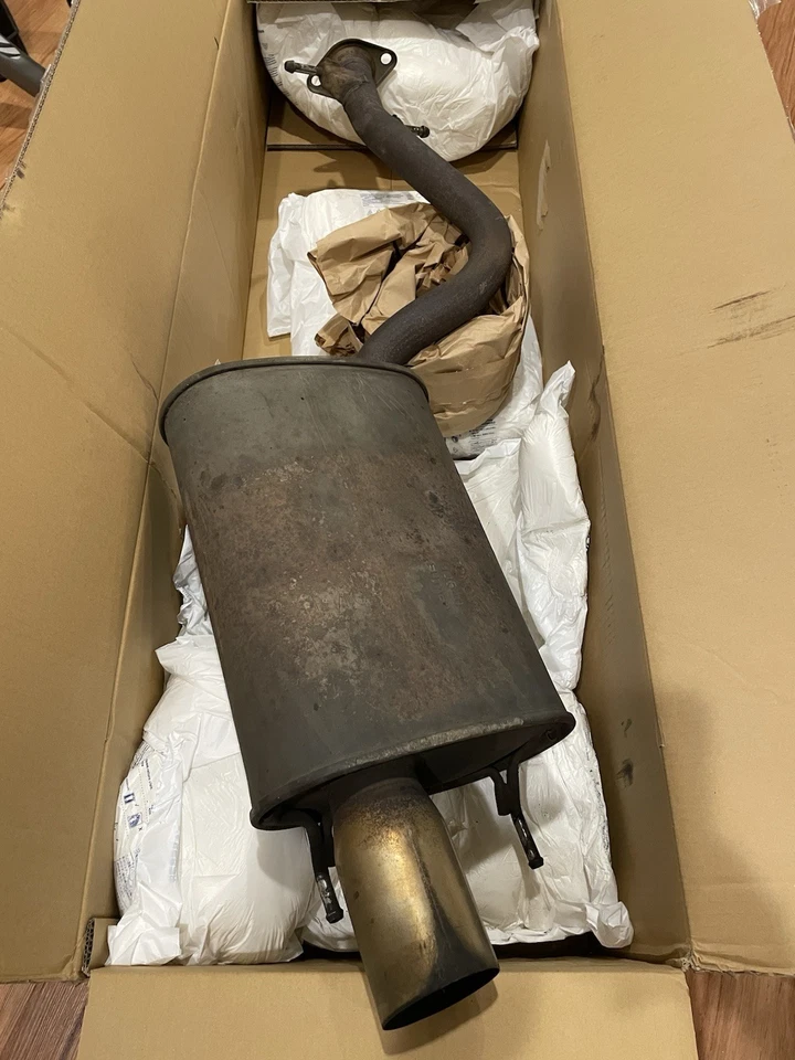 2002 LEXUS IS300 XE10 SEDAN #227 REAR MUFFLER EXHAUST TIP FUTABA 14640 - Image 2 of 4