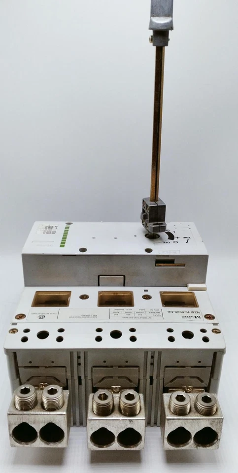 Disyuntor de 3 polos Moeller NZM 10-600S-NA, 600VAC 600 amperios  Foto 2 de 4