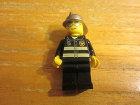 Lego Incomplete Set 7942 City Town Fire Off Road Fire Rescue WITH 1 MINIFIGURE