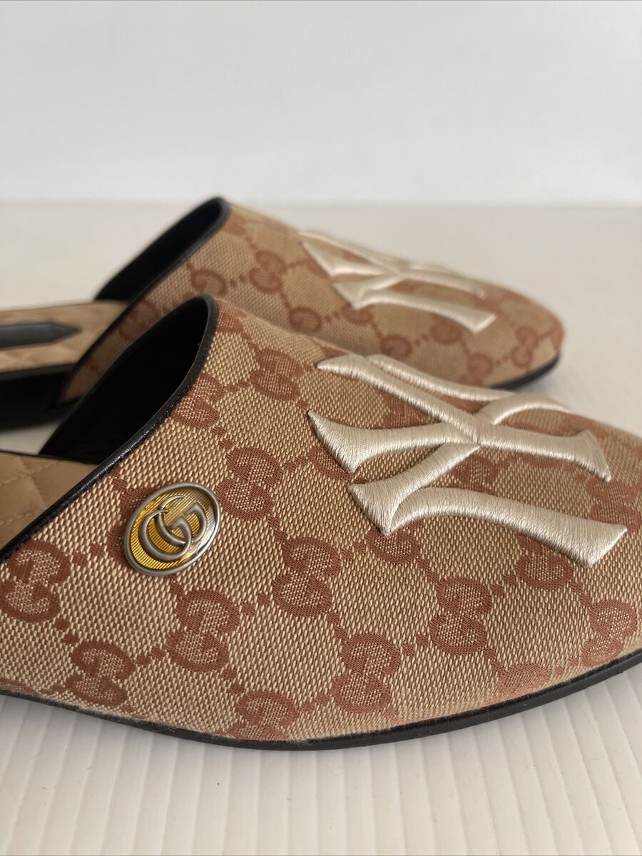 Gucci x NY Yankees GG Supreme Canvas Mules Slippers 537089 Gucci x NY Yankees GG Supreme Canvas Mules Slippers 537089
