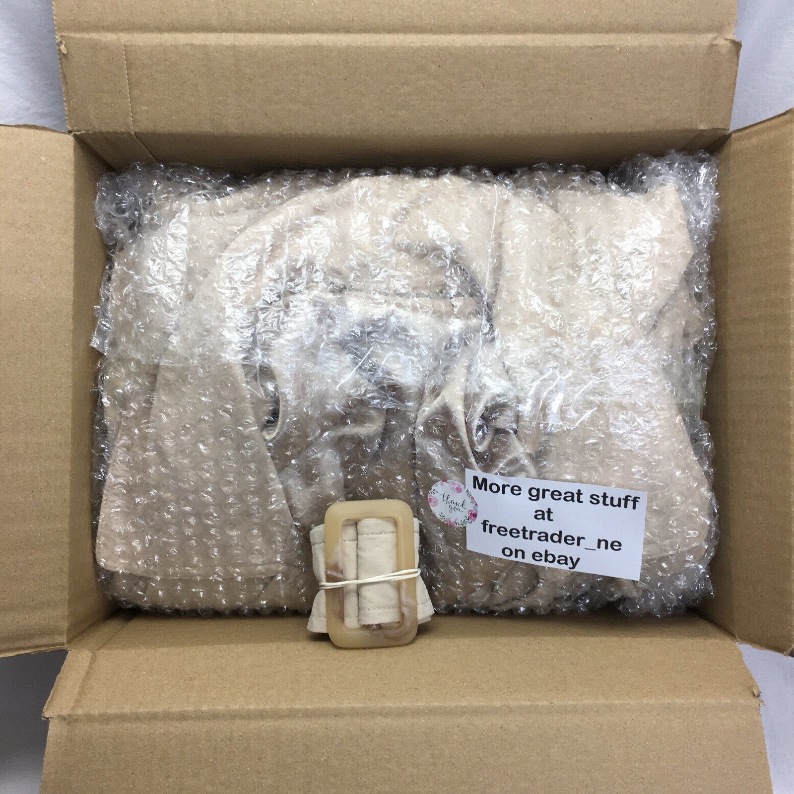 Women's cream coloured raincoat. Belt. Full lining. F… Gem