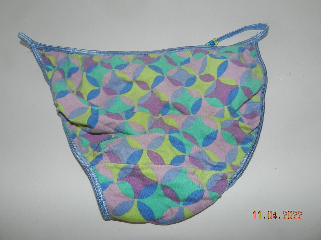 No Boundaries string bikini panties size 8 geometric … Gem