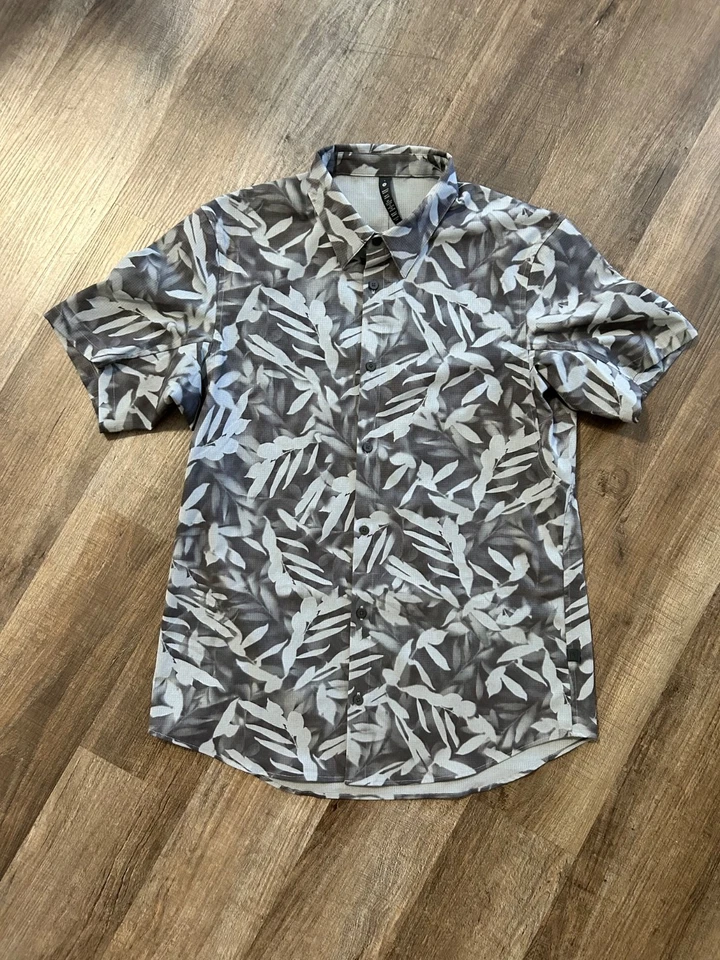 Lululemon EUC gray floral stretch modern short sleeve shirt Large - Image 2 of 4