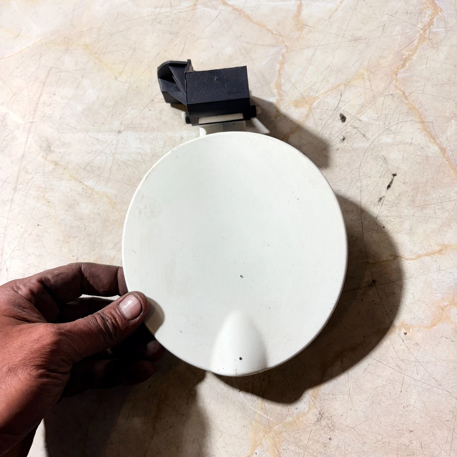 Fiat 500 white fuel door cover condition photograph