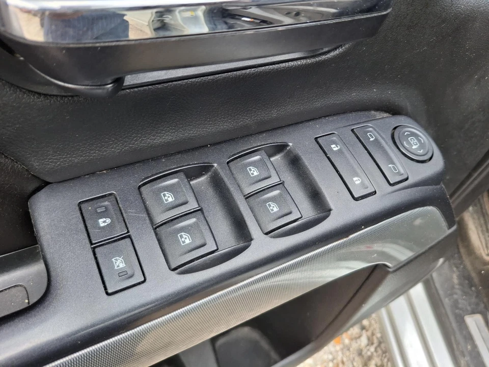 Conjunto de filtro de aire usado se adapta a: camioneta Chevrolet Silverado 1500 2015 sin alta ca Foto 3 de 4