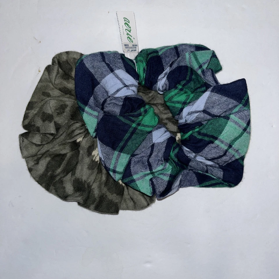 Juego de dos crujientes de pelo gruesos de 6" Aerie nuevo con etiquetas camuflaje y cuadros azules/verdes Foto 4 de 4