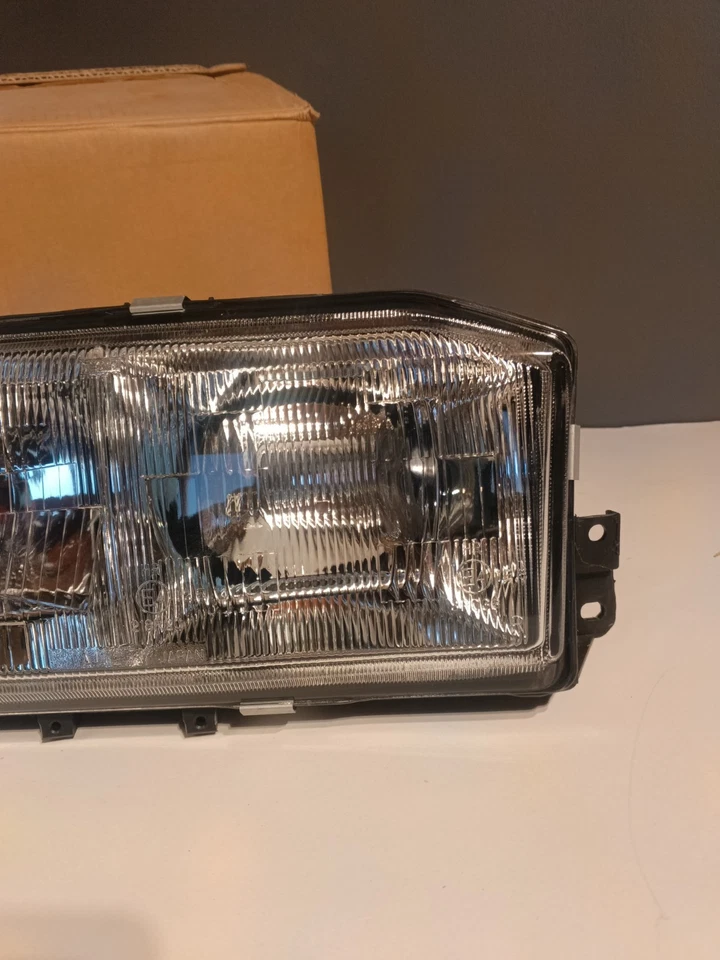 NOS Genuine OEM Honda Accord Headlight Assembly I51-4139 Right Side 1984–1985 - Image 3 of 4
