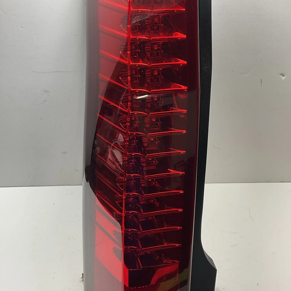 Cadillac SRX 2004-2009 LED lado del conductor izquierdo luz trasera exterior OEM 25763469 Foto 3 de 4