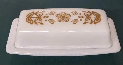 Vintage 1970’s Pyrex Butterfly Gold Butter Dish w/ Lid ** EXCELLENT **