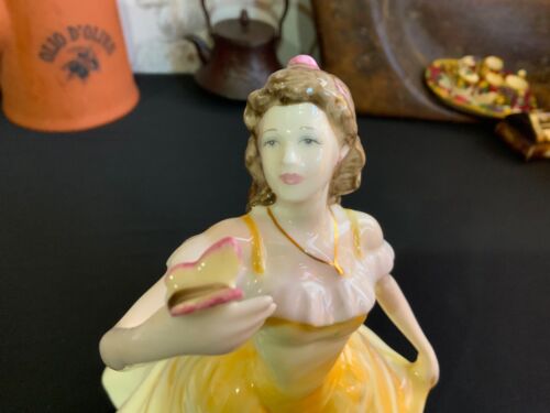 Figura Royal Doulton - Madeline - HN4152 - 1999 - COMO NUEVA - Nadia M Pedley - Imagen 3 de 11