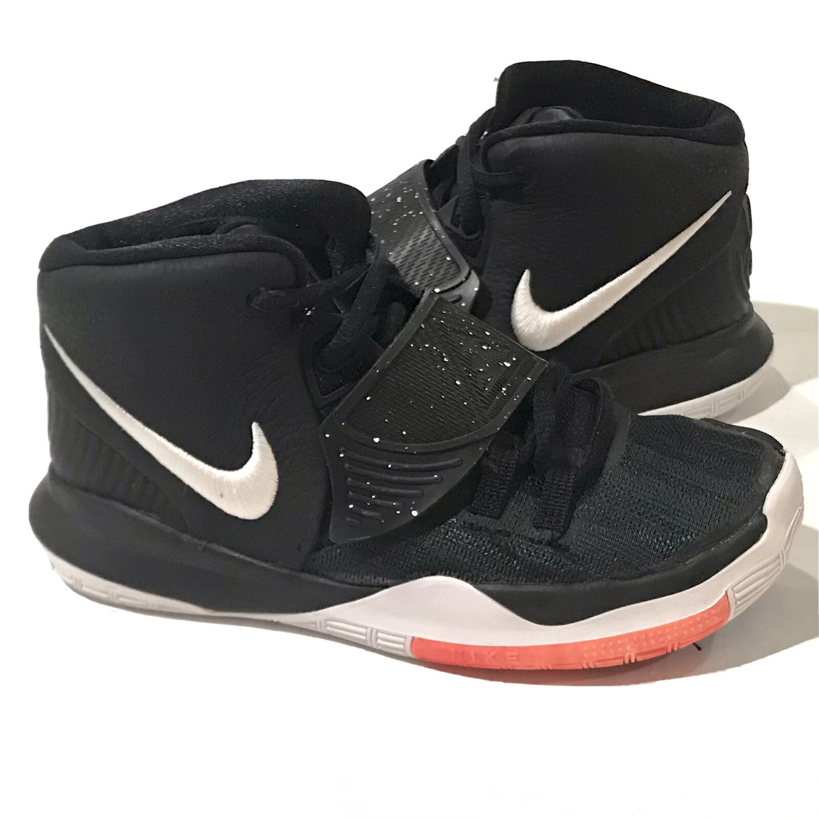 kyrie baseball cleats