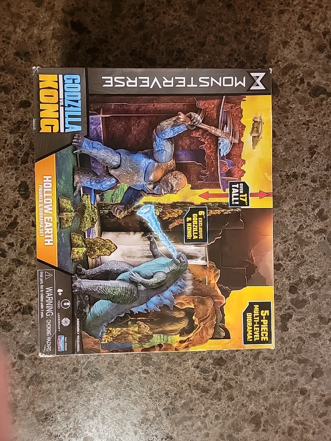 Monsterverse Hollow Earth Battle Godzilla vs Kong 6-Inch Figures with Diorama Set